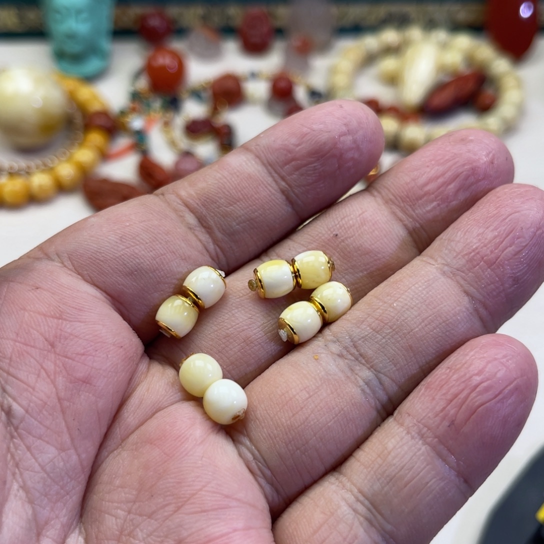 隽***魔琥珀未镶嵌珠宝奇石18