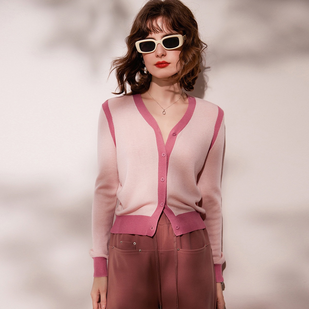 【绿子粉丝专享】&白鹿语春新款薄荷曼波气质拼接V领针织衫BY10074