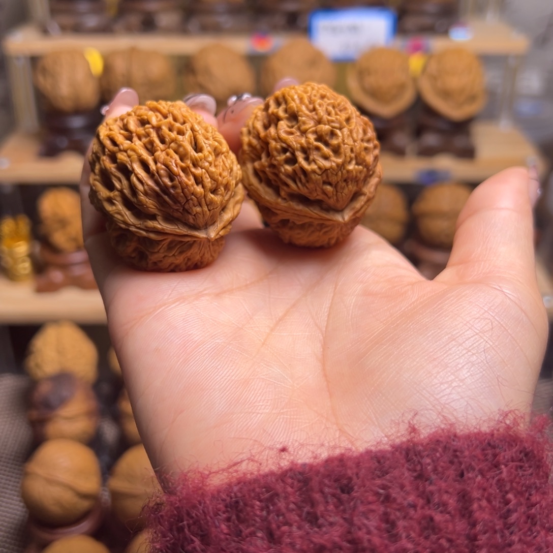 把件桃核水龙纹绣球H28、39……