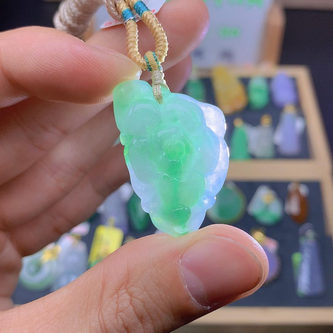 翡翠颈饰未镶嵌翡翠