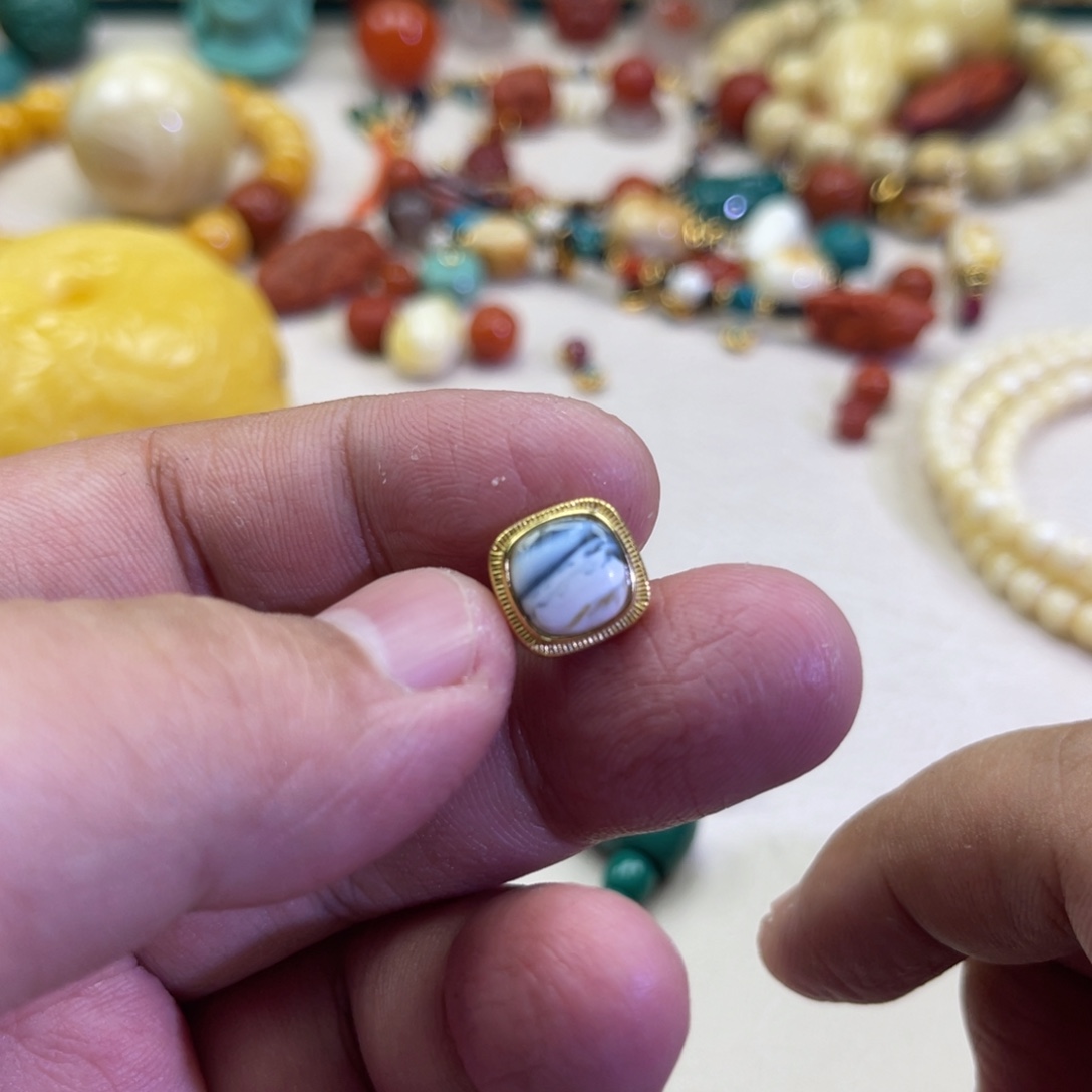 琥珀未镶嵌珠宝奇石26