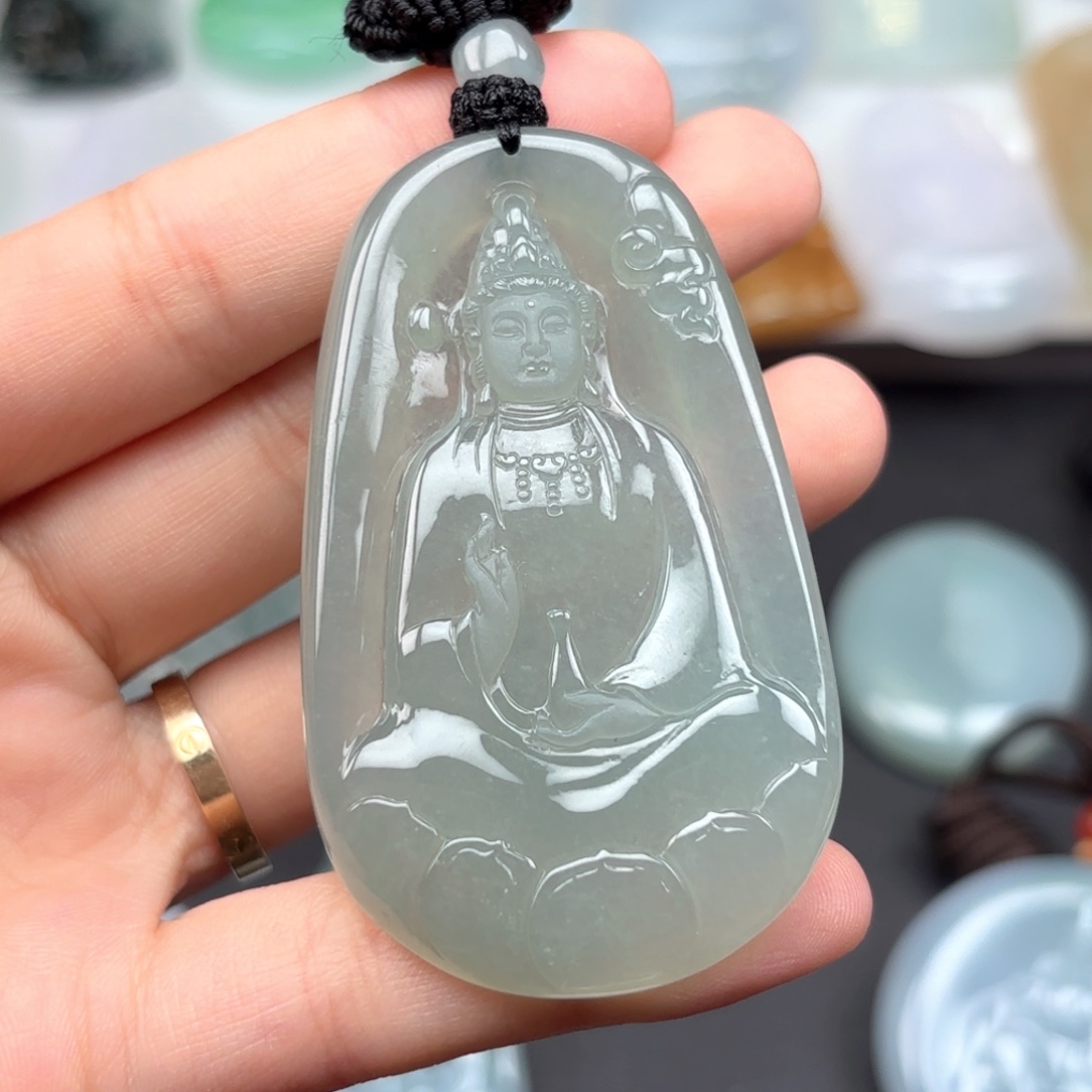 阿****翡翠未镶嵌颈饰素衣