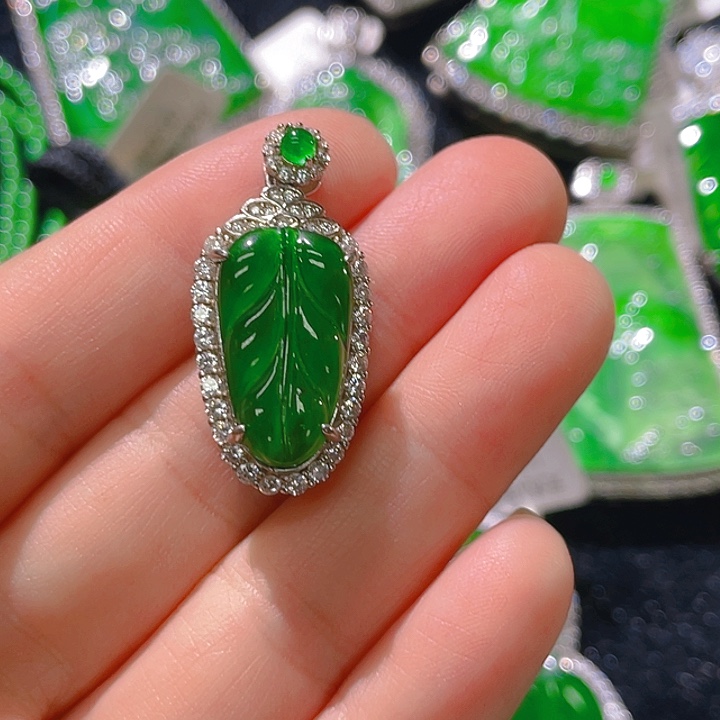 翡翠颈饰未镶嵌1，