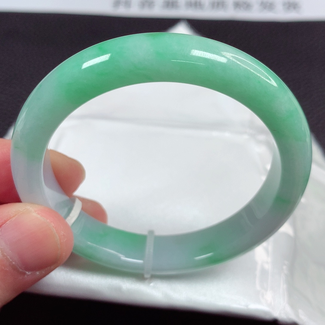 翡翠手镯未镶嵌.*.天然翡翠手镯