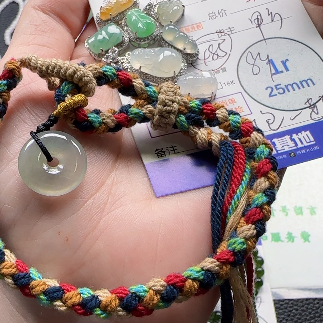 伊***️和田玉合金颈饰和田玉