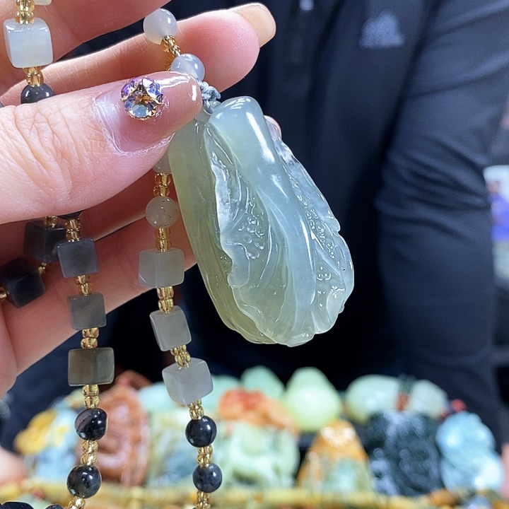 蛇纹石玉吊坠未镶嵌