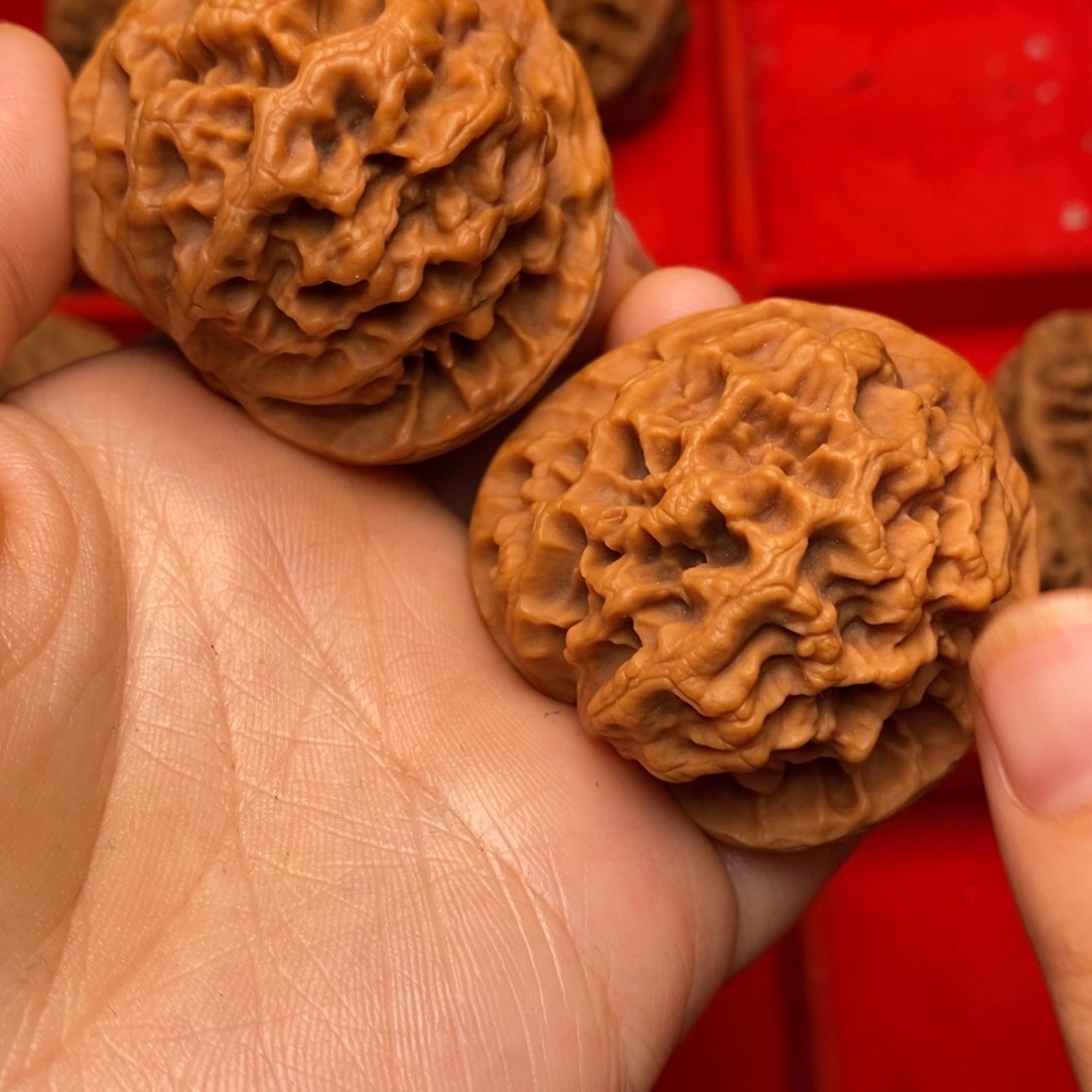 文玩核桃把件秦岭野生核桃