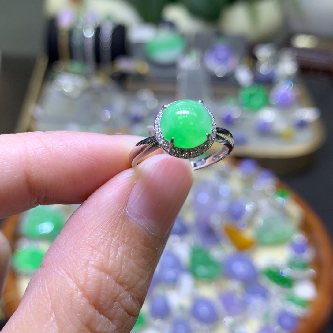 翡翠颈饰18K金镶嵌翡翠吊坠项链