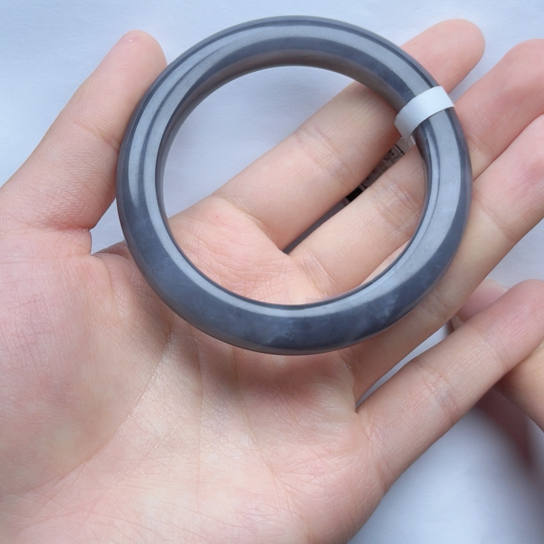 和田玉手镯54 55圈口。k k 未镶嵌