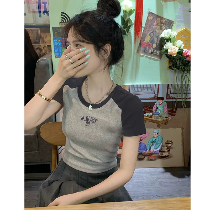 8843百搭撞色绣花正肩短袖t恤女圆领修身显瘦设计感小众短款上衣