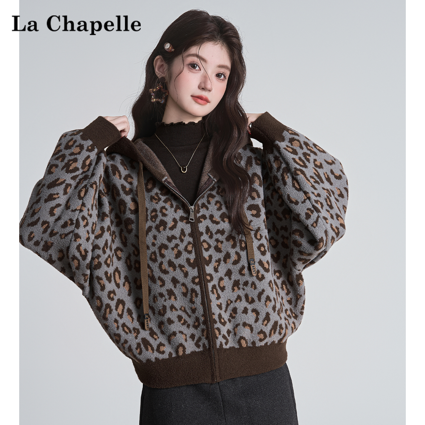 拉夏贝尔复古豹纹短款毛衣外套女冬蝙蝠袖小众珍珠绒保暖夹克开衫
