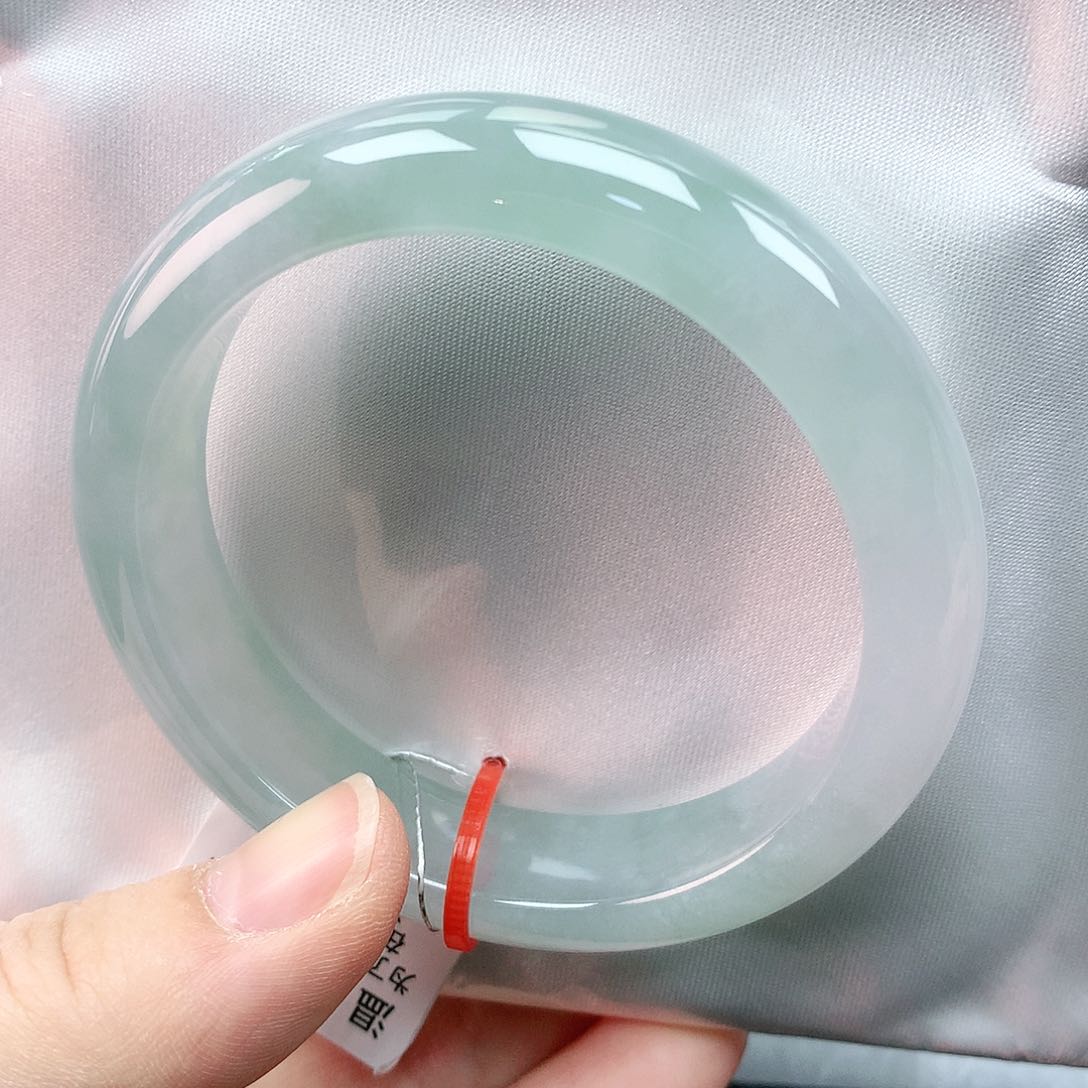 翡翠手镯未镶嵌54圈