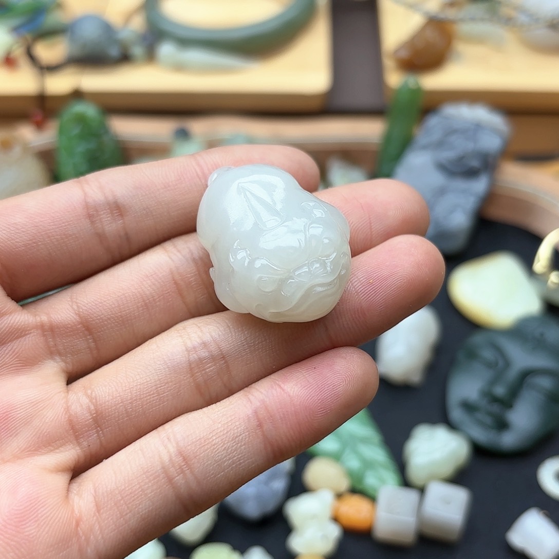 和田玉颈饰未镶嵌我****豆