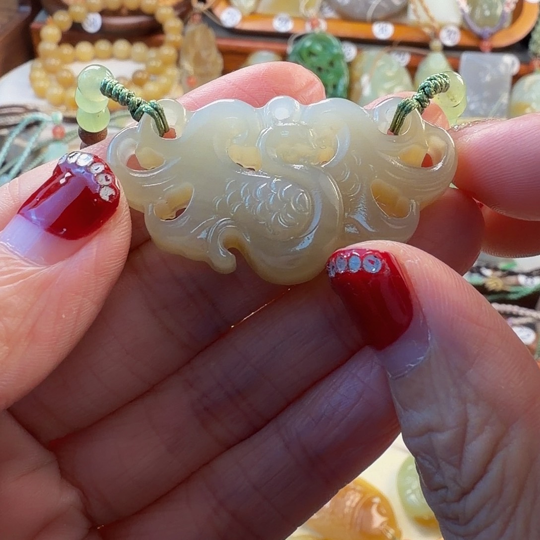 米***香和田玉未镶嵌颈饰