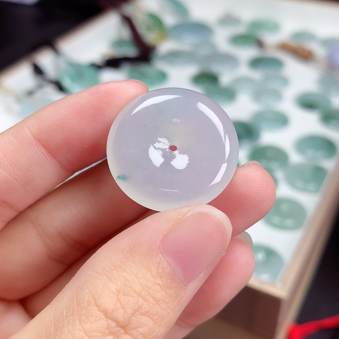 翡翠未镶嵌颈饰24.3×5.5