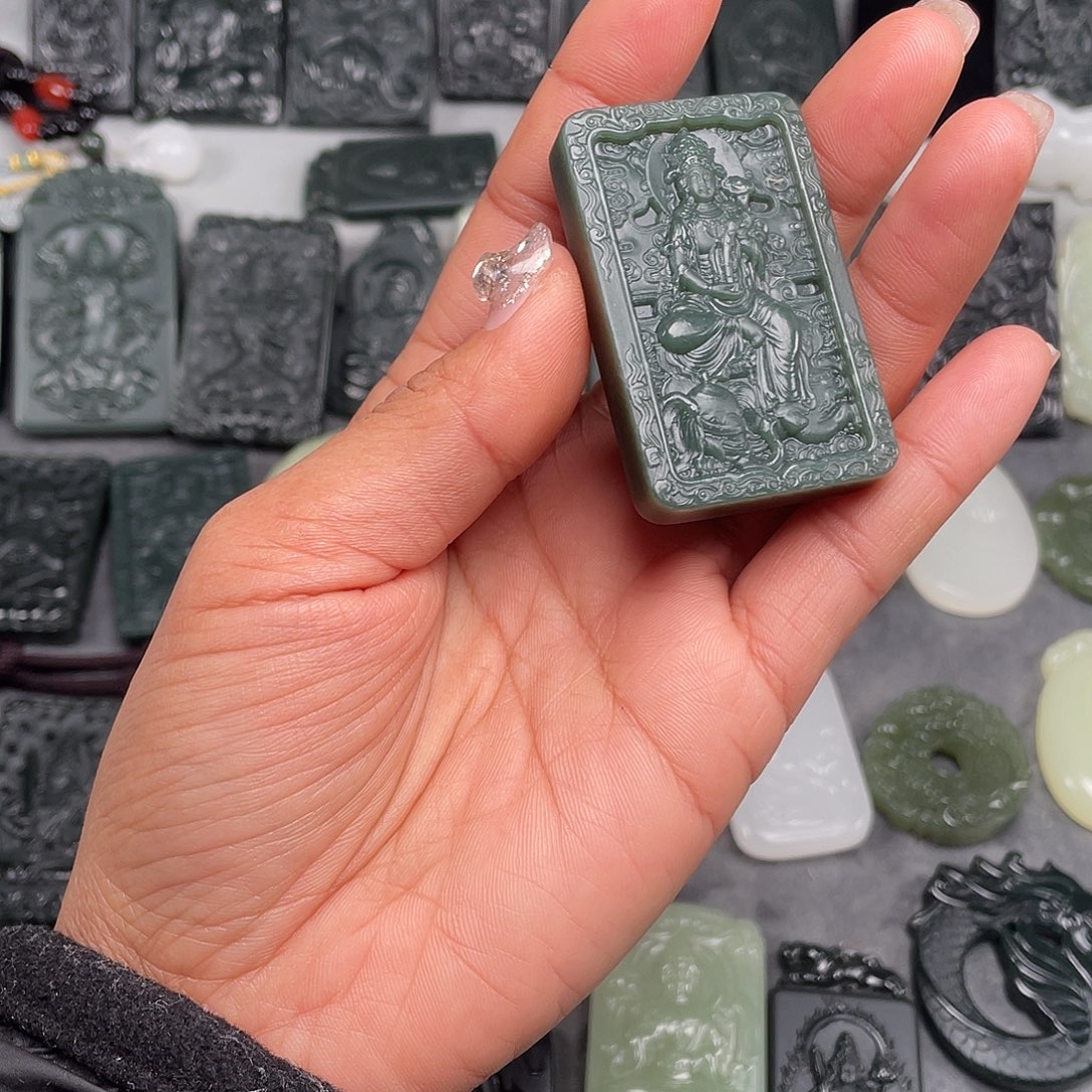 和田玉未镶嵌颈饰