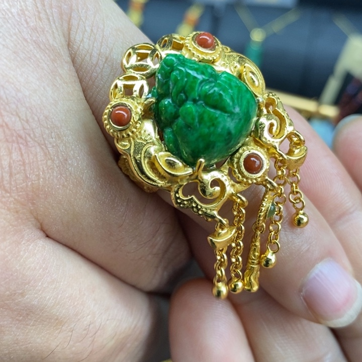 翡翠颈饰未镶嵌戒指