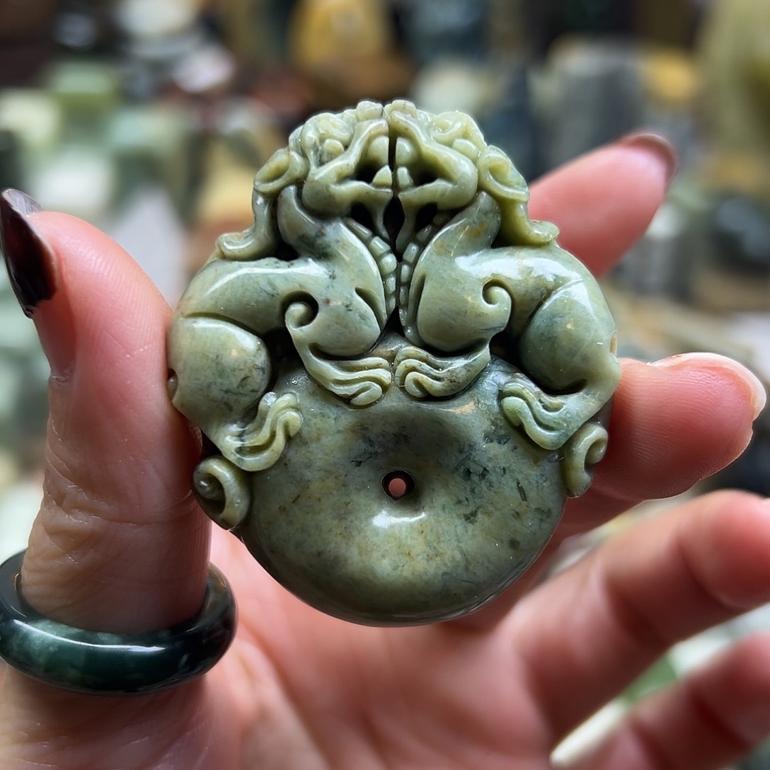 岫玉未镶嵌颈饰花玉