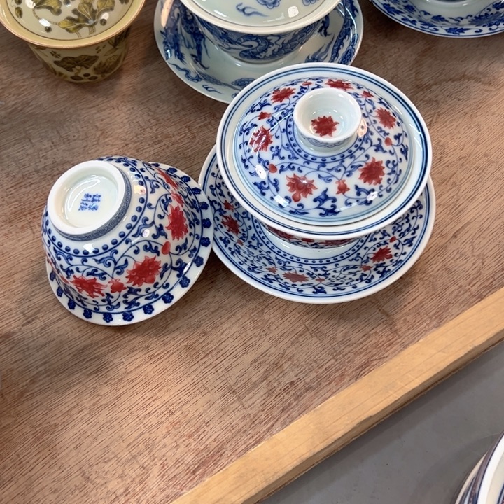 公***生瓷片白青花釉口红缠枝莲元宝盖碗加主人杯