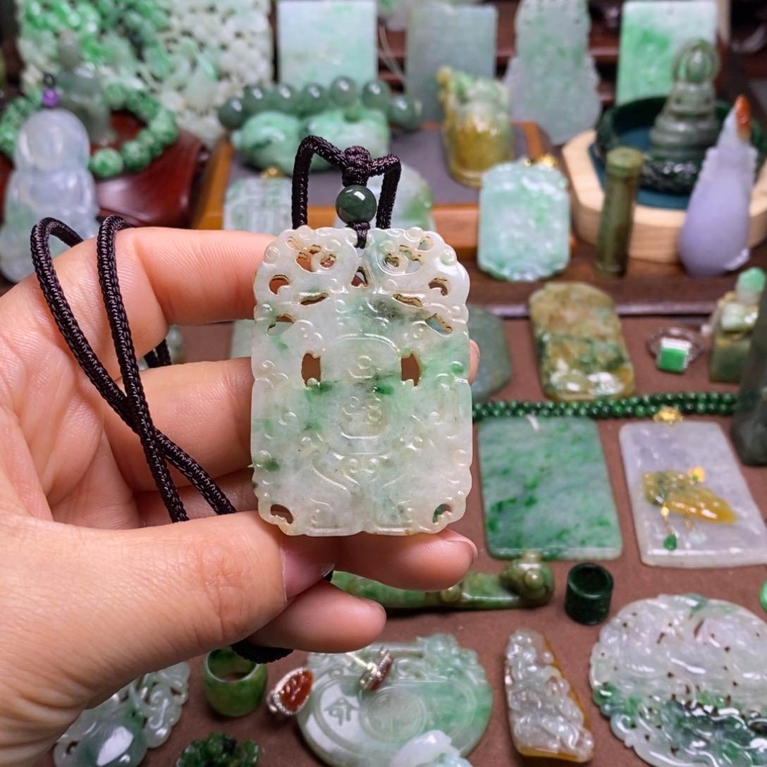 刘***生翡翠未镶嵌挂件111111111111111