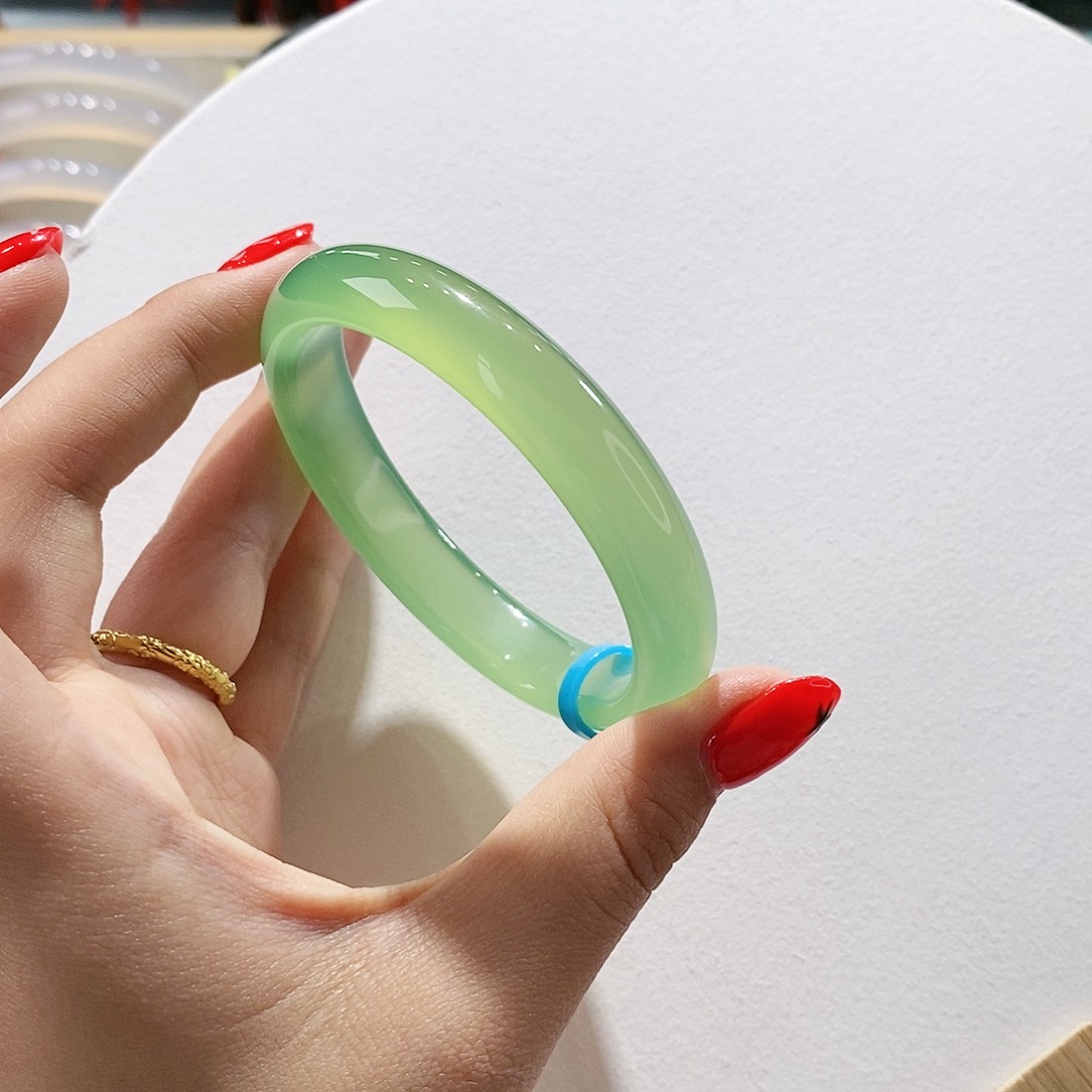 玛瑙/玉髓手镯未镶嵌56