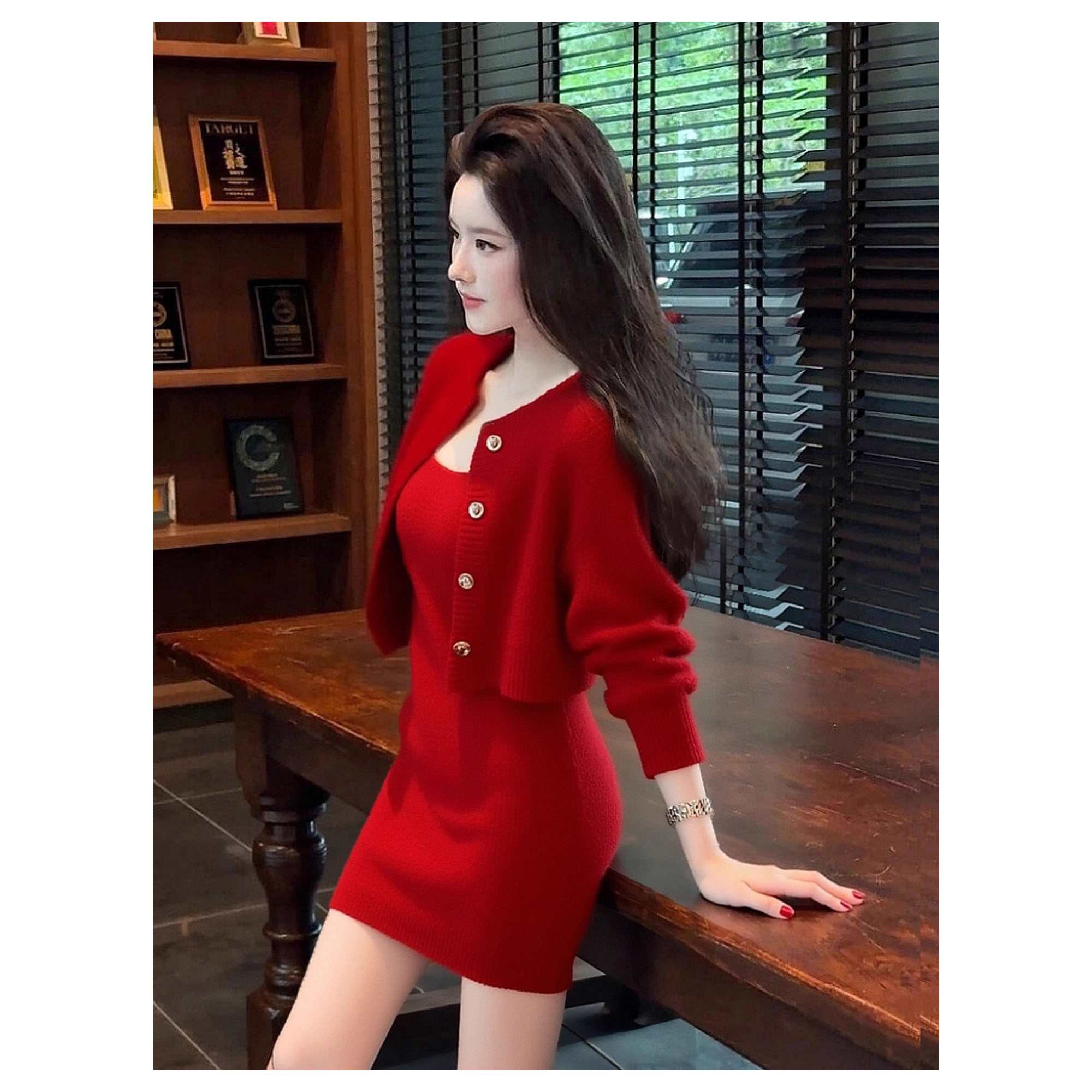 2025年秋季新款纯欲风红色针织开衫连衣裙套装女小众不撞款两件套