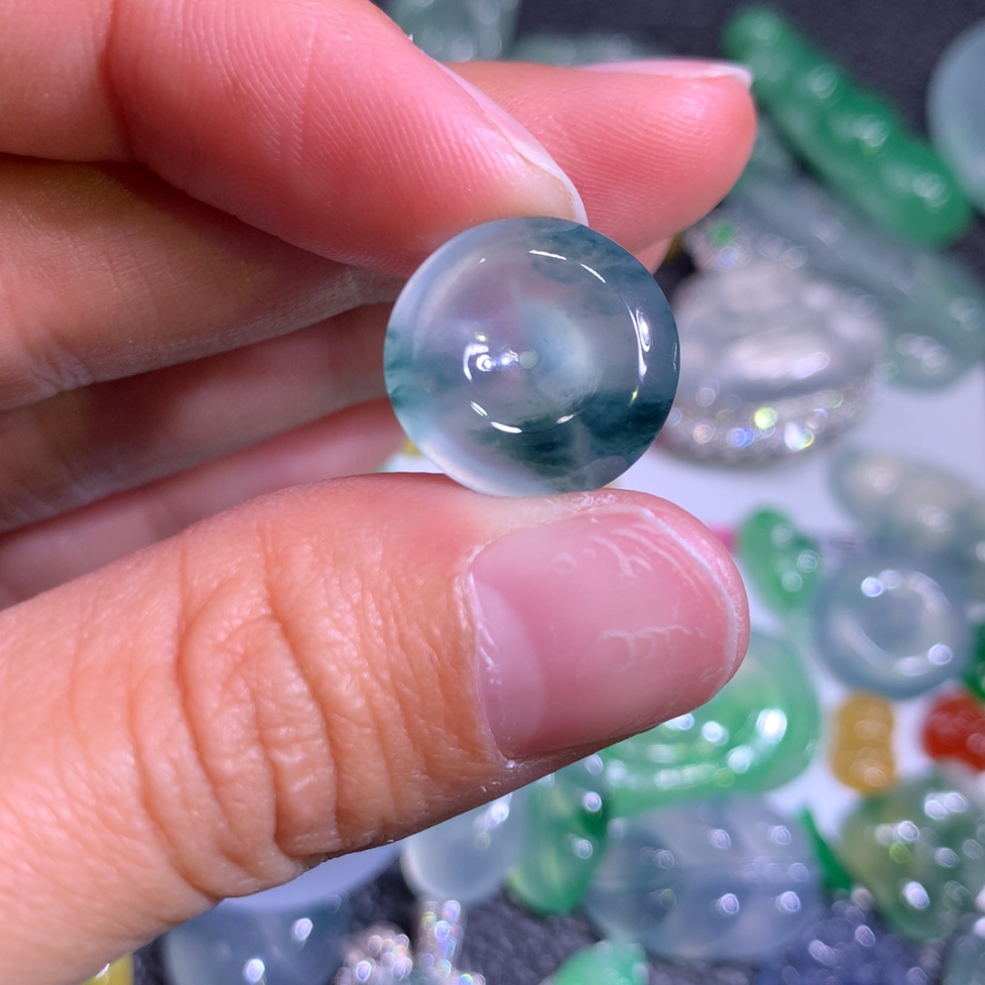 翡翠颈饰未镶嵌翡翠