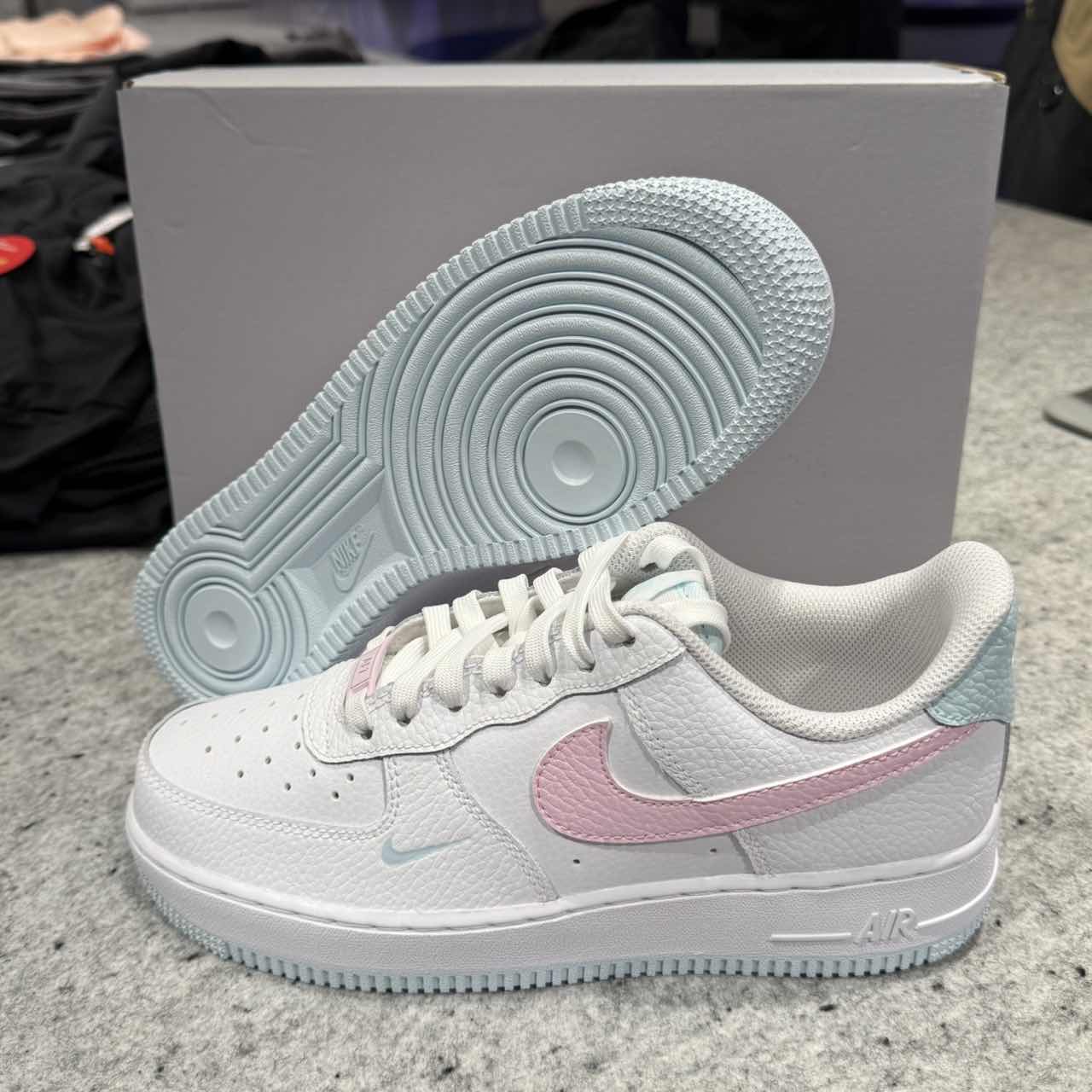 NIKE耐克/女子 AIR FORCE 1 '07空军一号运动休闲板鞋IH0640-161