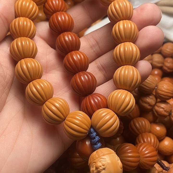 猴头核桃吊坠青**衣手持