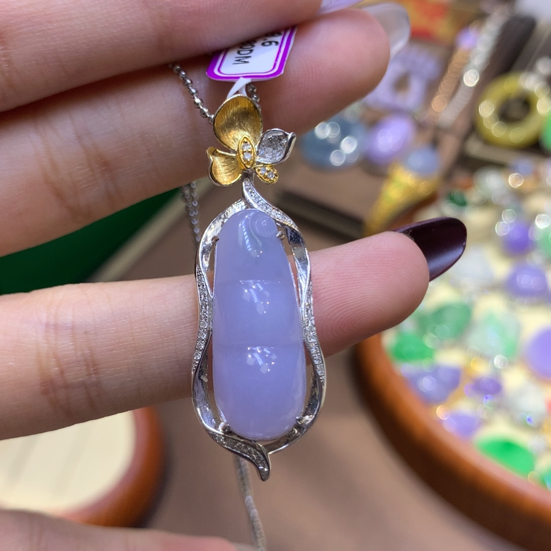 颈饰18K金镶嵌翡翠