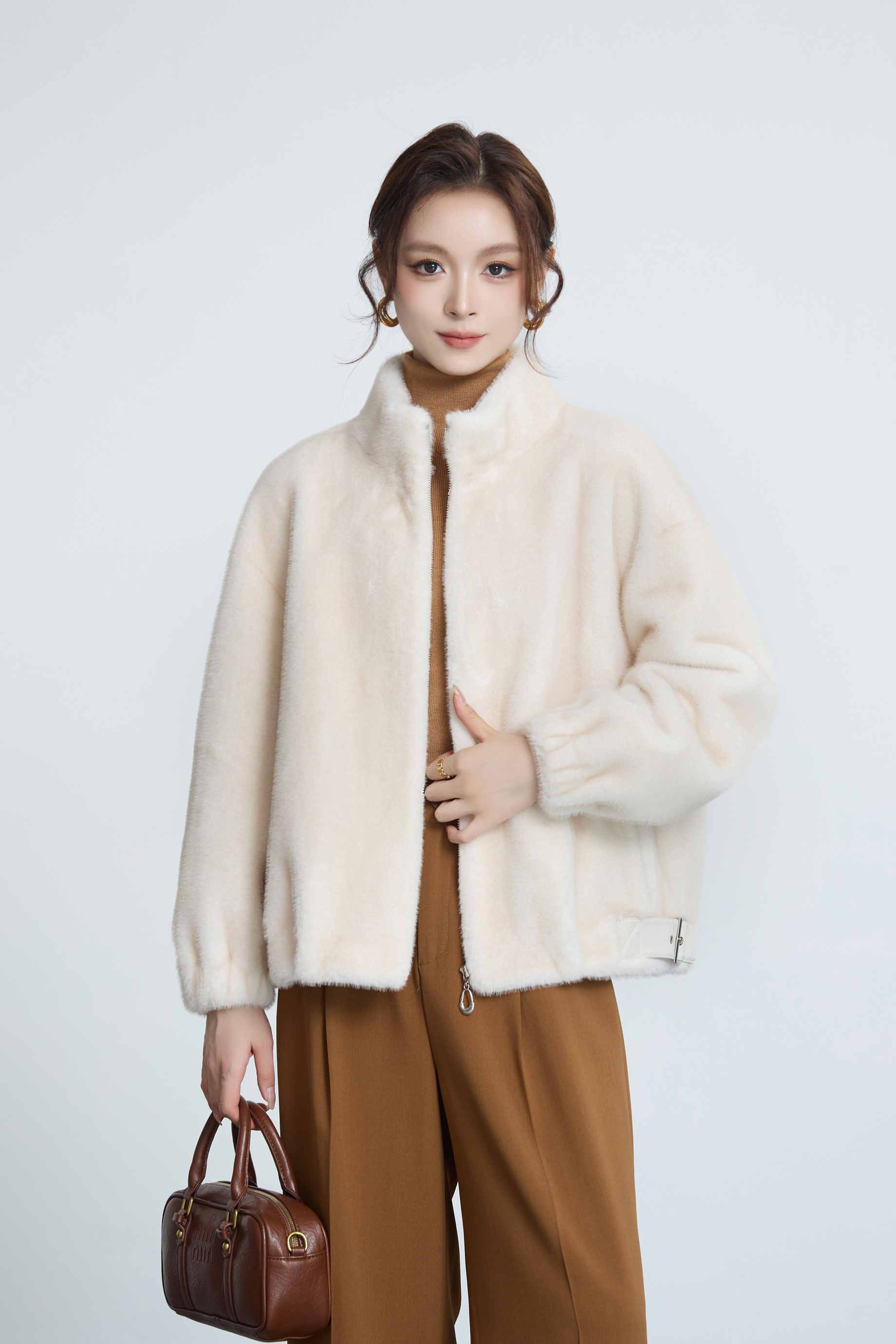 2025原创设计阳离子系列15短款冬季女短外套立领轻奢