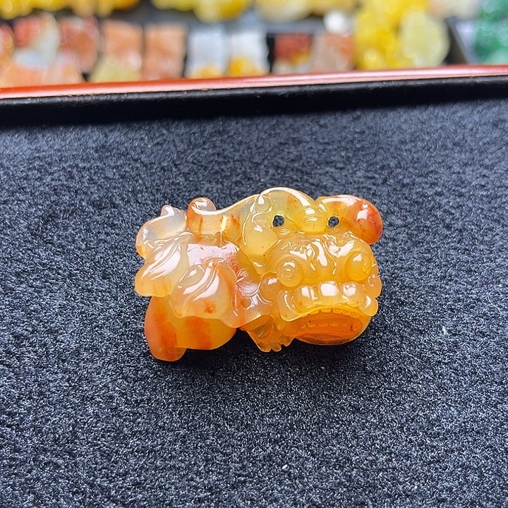 石英质玉（黄龙玉）颈饰未镶嵌