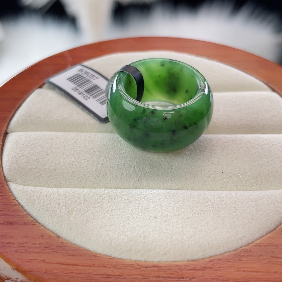 和田玉未镶嵌戒指l165。碧玉轮胎。16.9。不退换