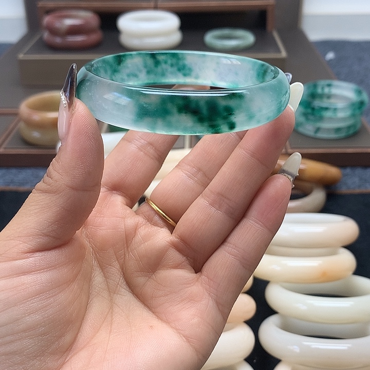 石英质玉未镶嵌手镯