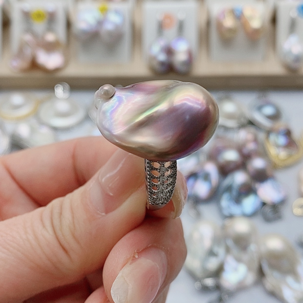 【闪购商品】银S925镶嵌淡水珍珠耳饰平****?