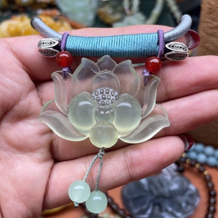 蛇纹石玉吊坠合金