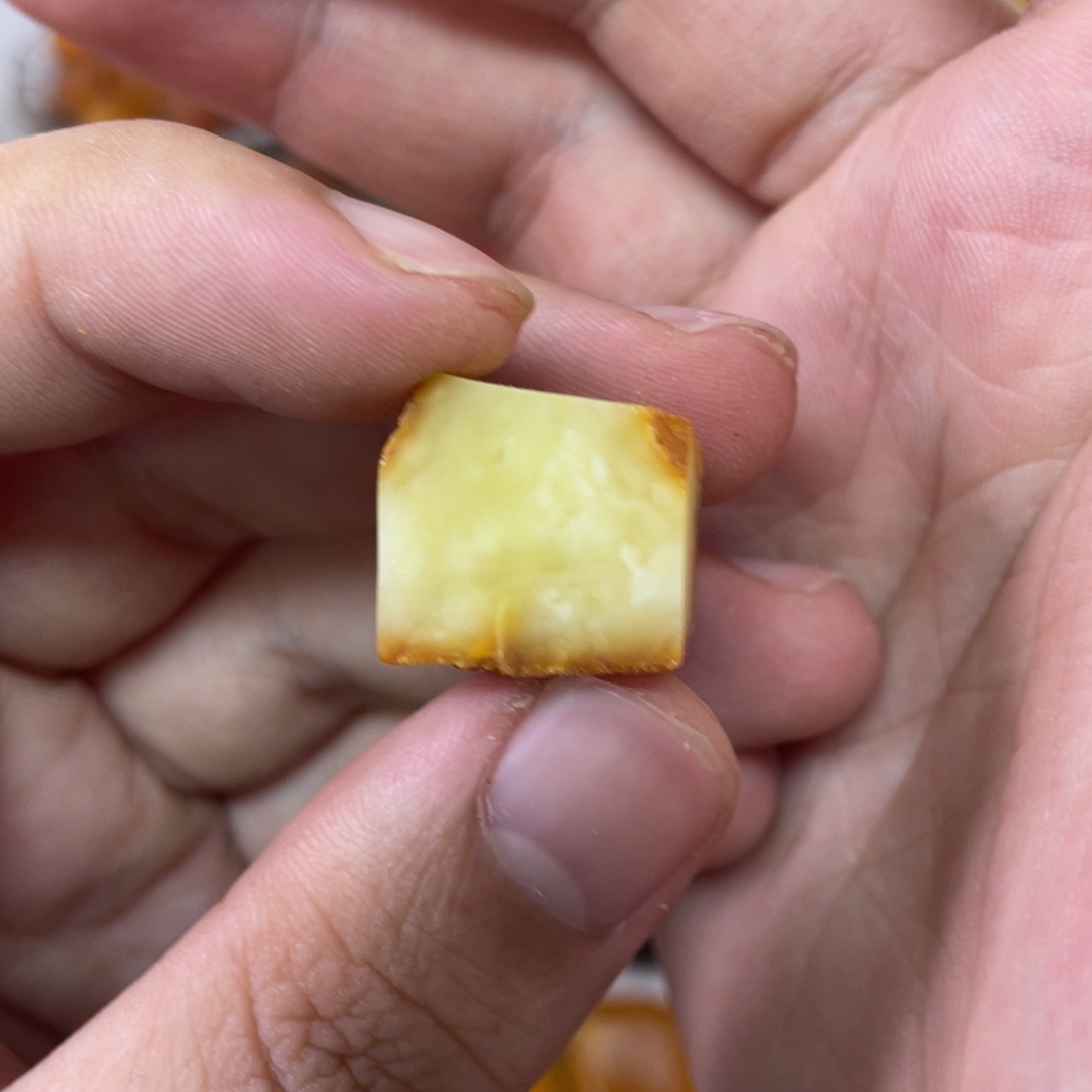 定制琥珀天然琥珀