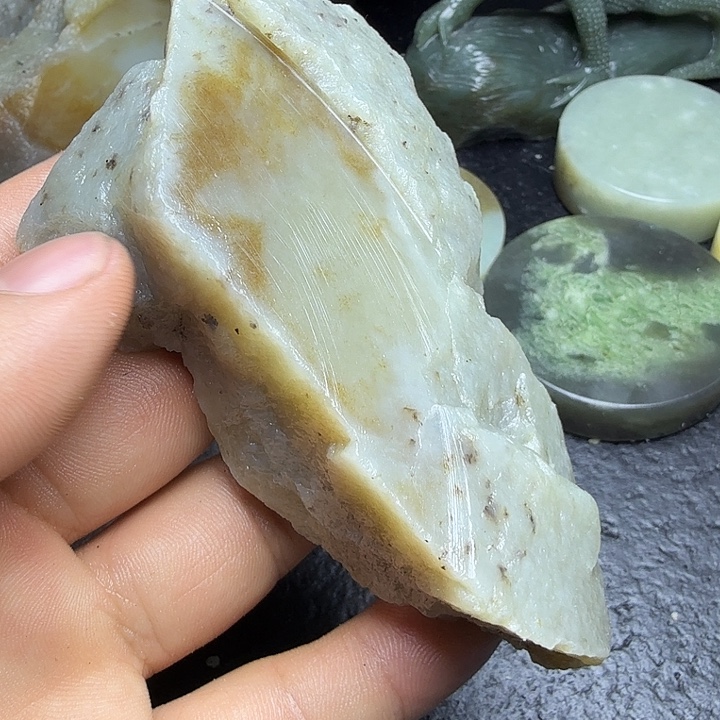 和田玉（糖玉）未镶嵌珠宝奇石