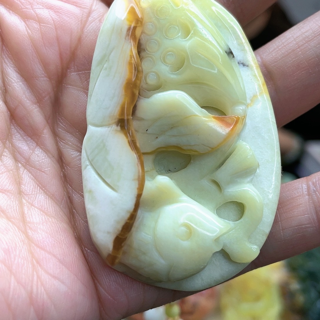 蛇纹石玉颈饰未镶嵌