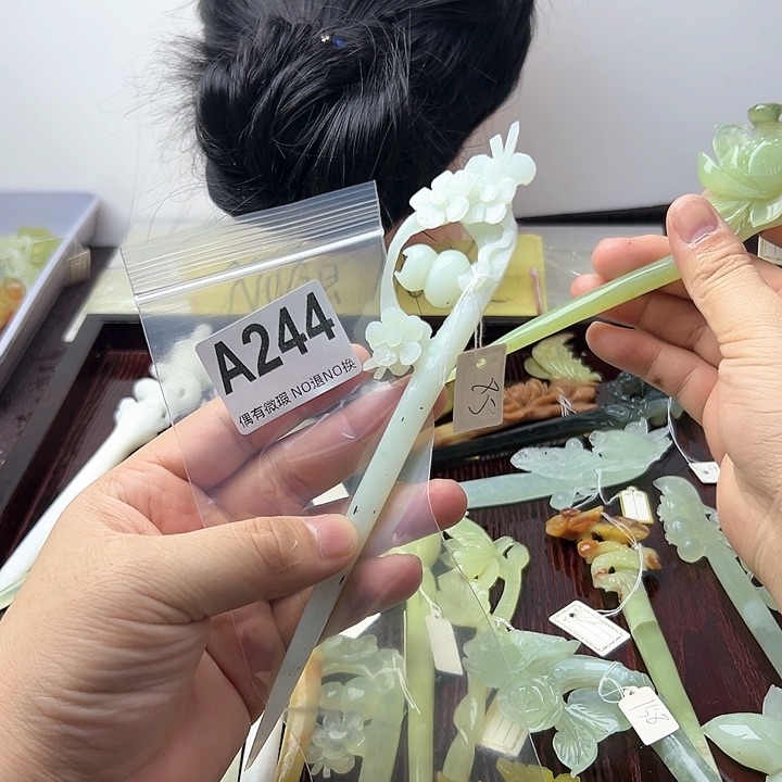 蛇纹石玉发饰合金谁****？