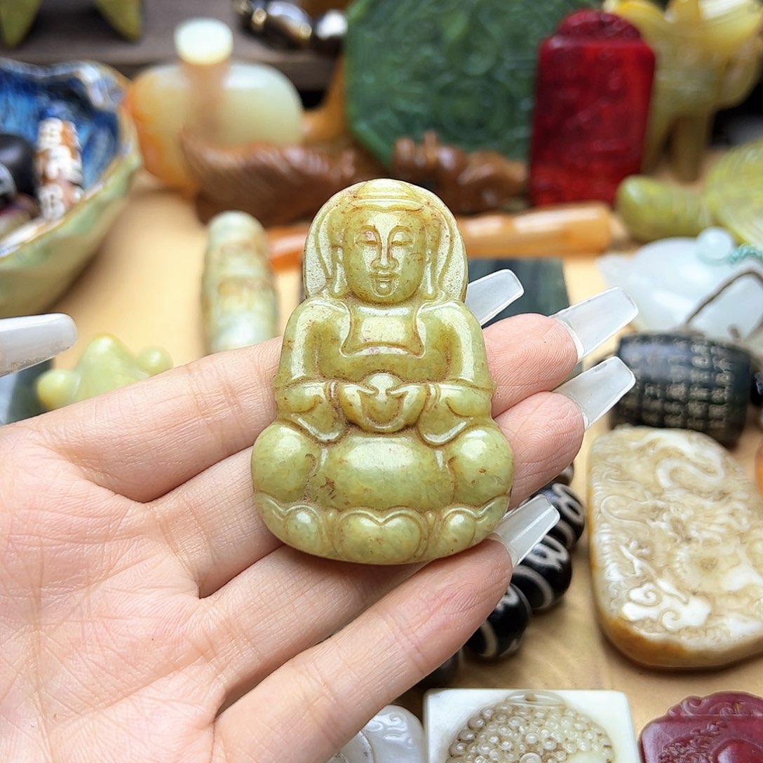 蛇纹石玉未镶嵌颈饰