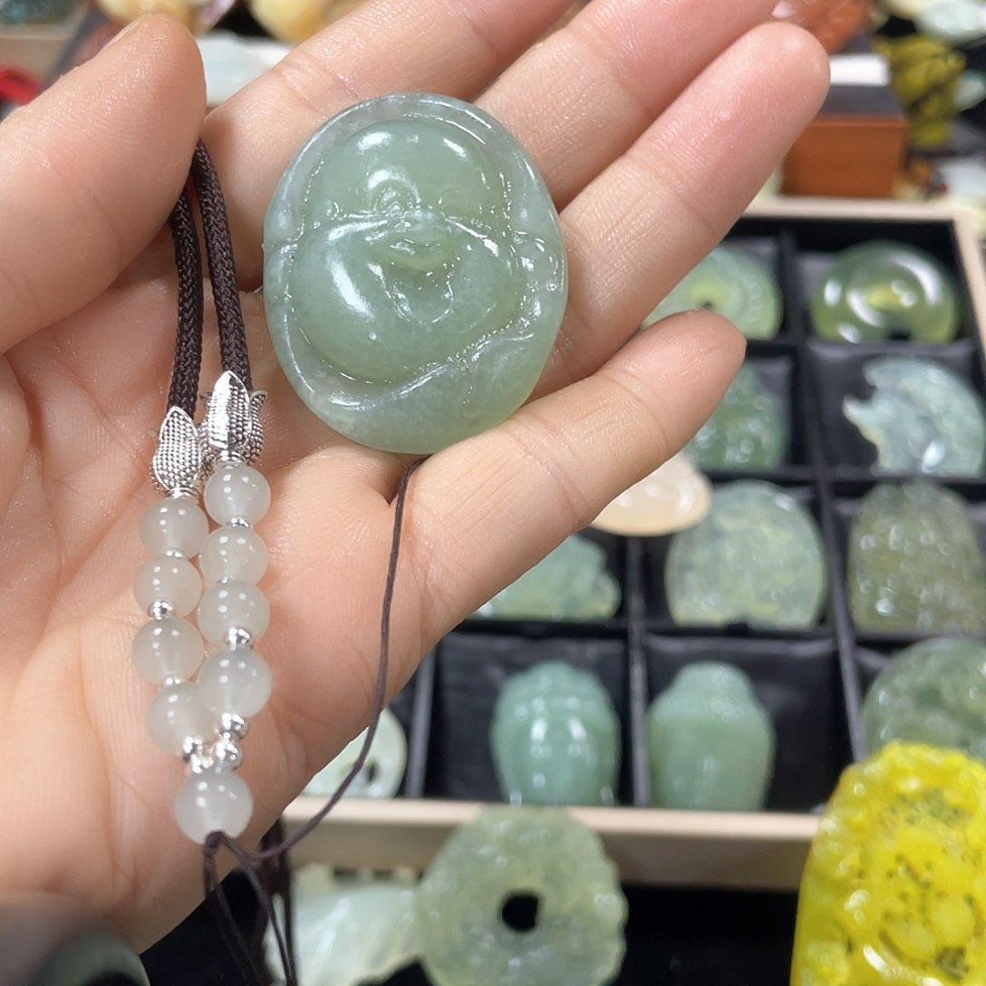 蛇纹石玉颈饰未镶嵌