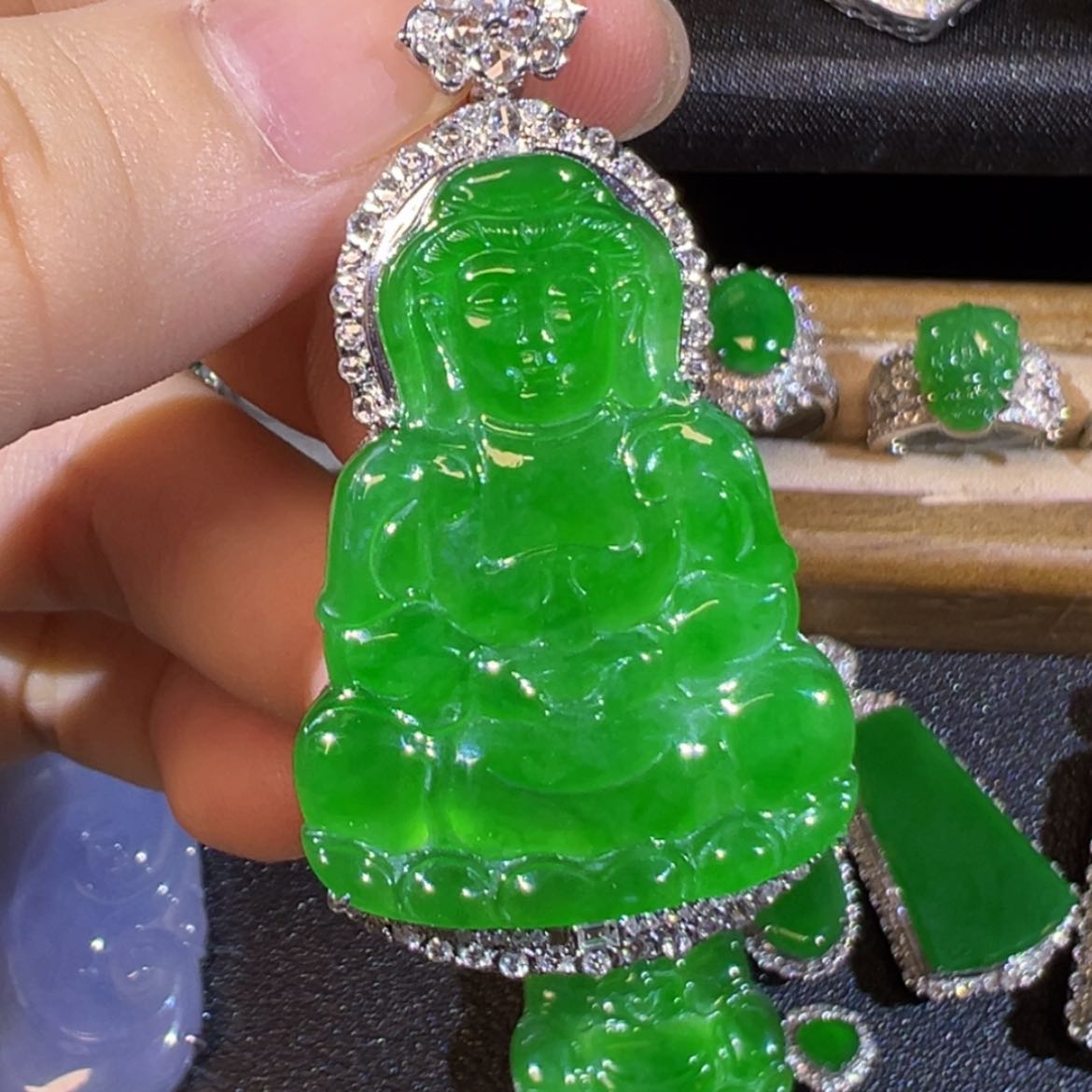 【闪购商品】颈饰18K金镶嵌翡翠