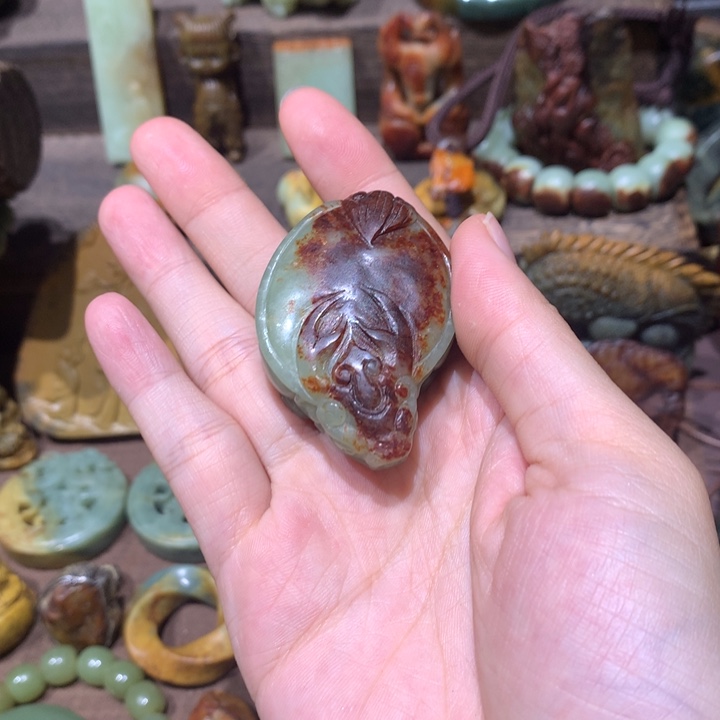 岫岩河磨玉（透闪石质玉）未镶嵌把件有****）