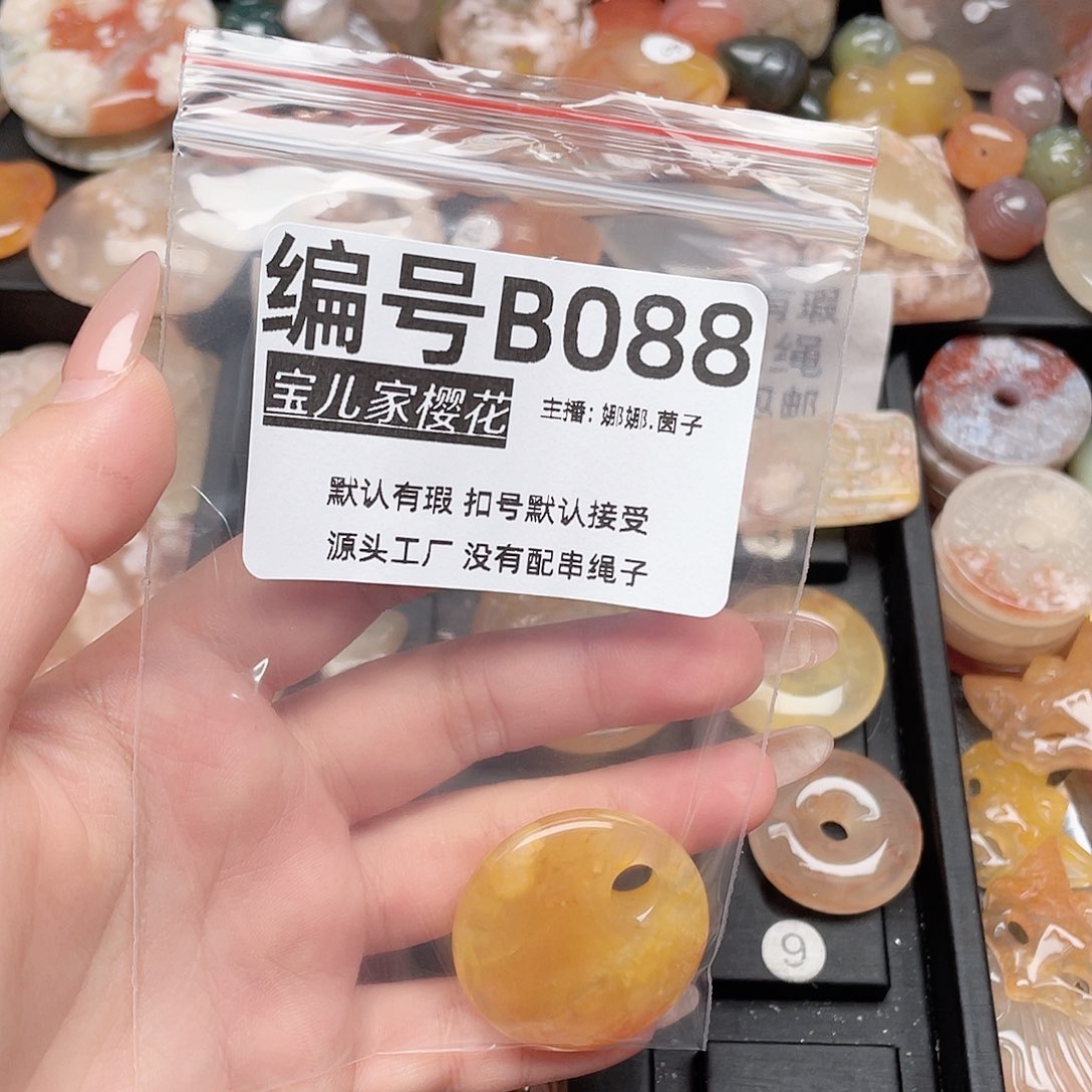 玛瑙/玉髓颈饰银S925镀金镶嵌一**前