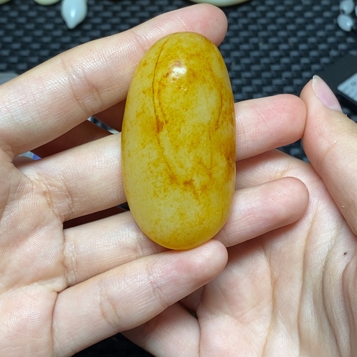 和田玉未镶嵌把件