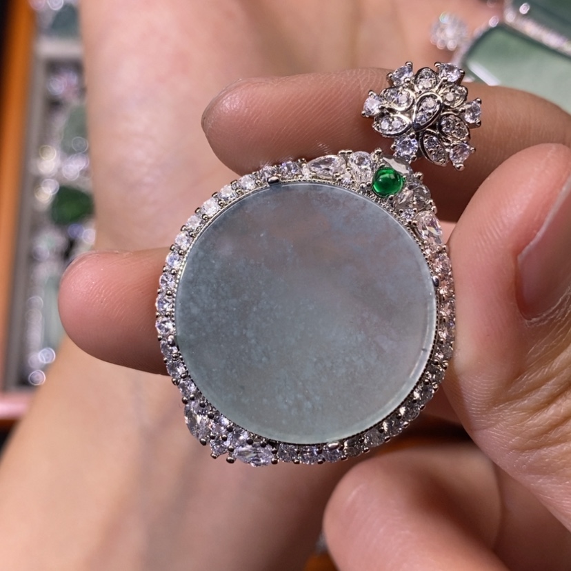 【闪购商品】翡翠颈饰未镶嵌天然