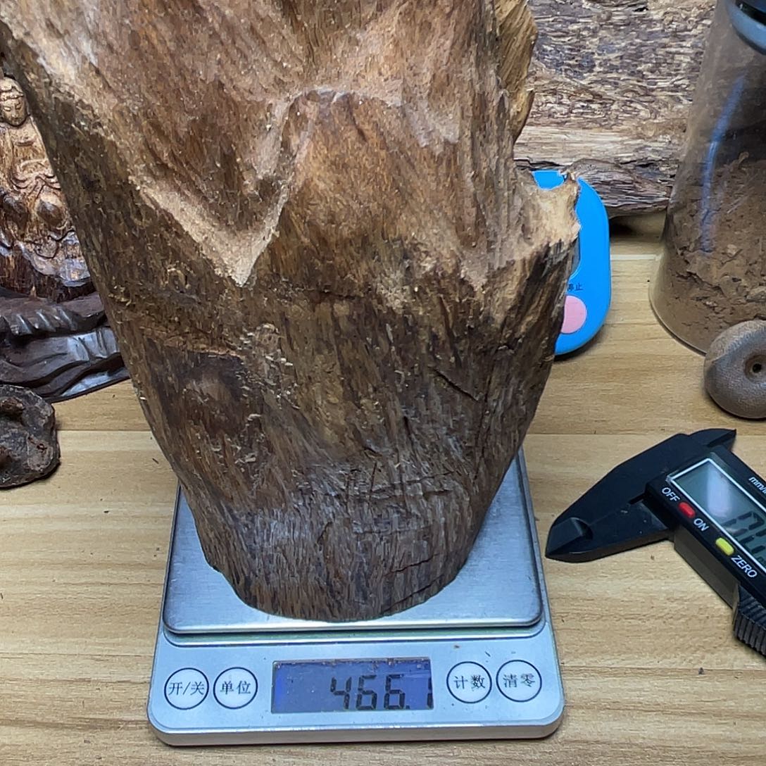 龚***涵沉香达拉干原料466克
