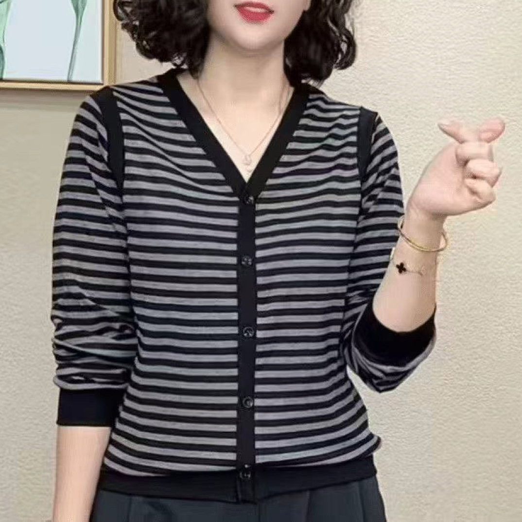 春夏季女时尚洋气2025短袖T恤减龄妈妈装百搭休闲打底小衫上衣