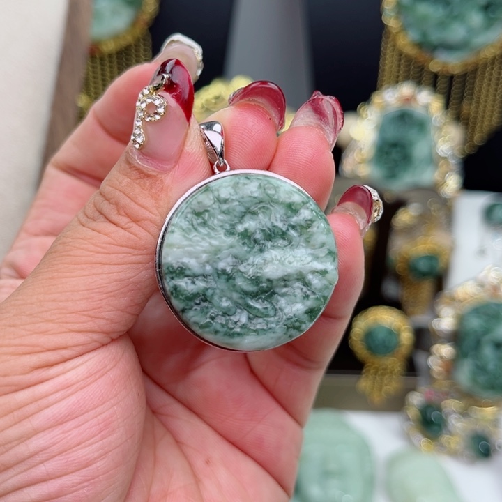 透闪石-蛇纹石玉颈饰银S925镶嵌